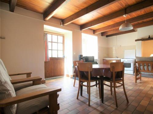 Maison de vacances Gîte Blesle, 3 pièces, 4 personnes - FR-1-582-14 Le Bourg Blesle