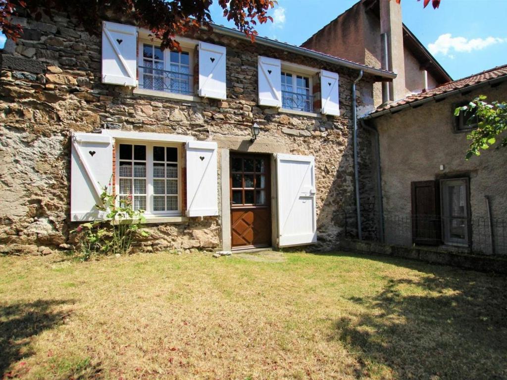 Maison de vacances Gîte Blesle, 3 pièces, 4 personnes - FR-1-582-14 Le Bourg, 43450 Blesle