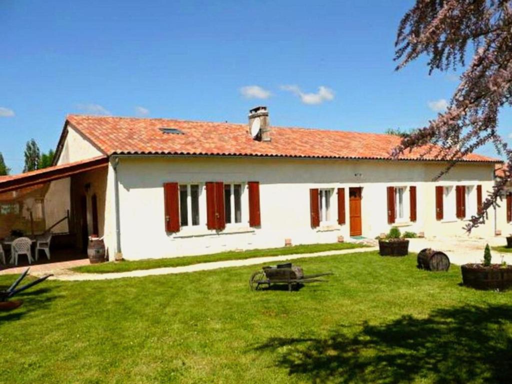 Maison de vacances Gîte Bonnes, 5 pièces, 12 personnes - FR-1-653-122 190 rue de Tramonzac, 16390 Bonnes