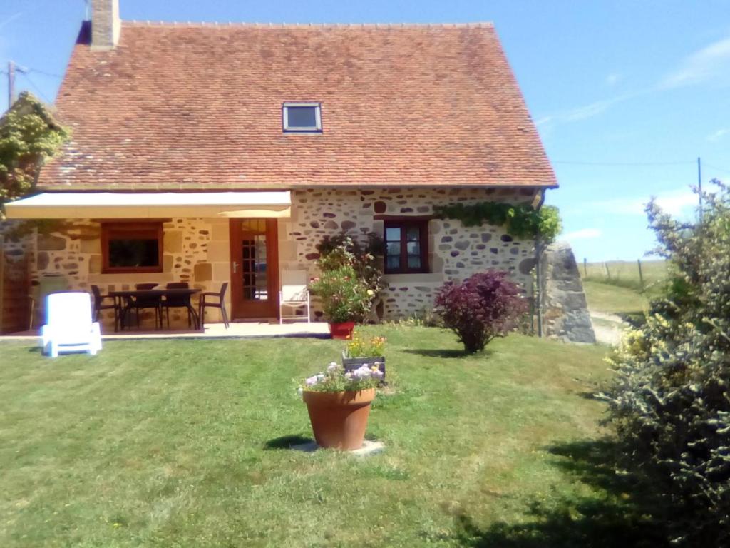 Maison de vacances Gîte Bourbon-l'Archambault, 3 pièces, 4 personnes - FR-1-489-293 LIEU SORBIER, 03160 Bourbon-lʼArchambault