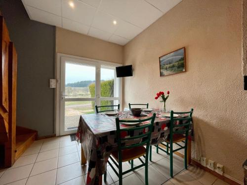 Maison de vacances Gîte Cayres, 2 pièces, 5 personnes - FR-1-582-340 Les Douades Cayres