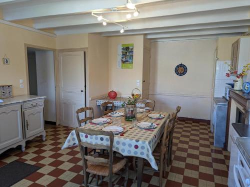 Maison de vacances Gîte Cellefrouin, 4 pièces, 6 personnes - FR-1-653-22 16, route des Cailles Cellefrouin