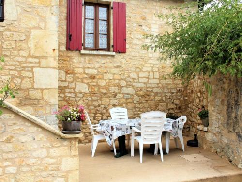 Gîte Cénac-et-Saint-Julien, 3 pièces, 4 personnes - FR-1-616-73 Cénac-et-Saint-Julien france