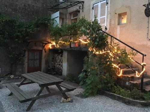 Appartement Gîte Chambre de la Tante Camille - Les Filles Tresy 127 Rue de la Liberté Passenans