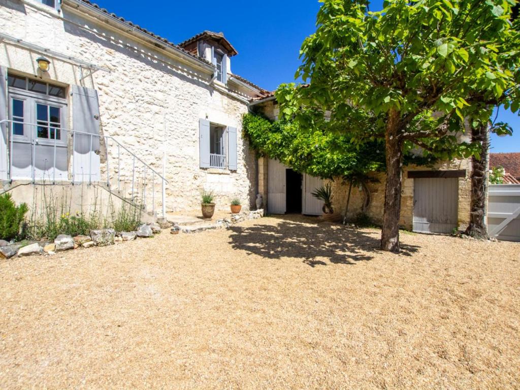 Maison de vacances Gîte Champagnac-de-Belair, 4 pièces, 6 personnes - FR-1-616-266 Verneuil, 24530 Champagnac-de-Bélair