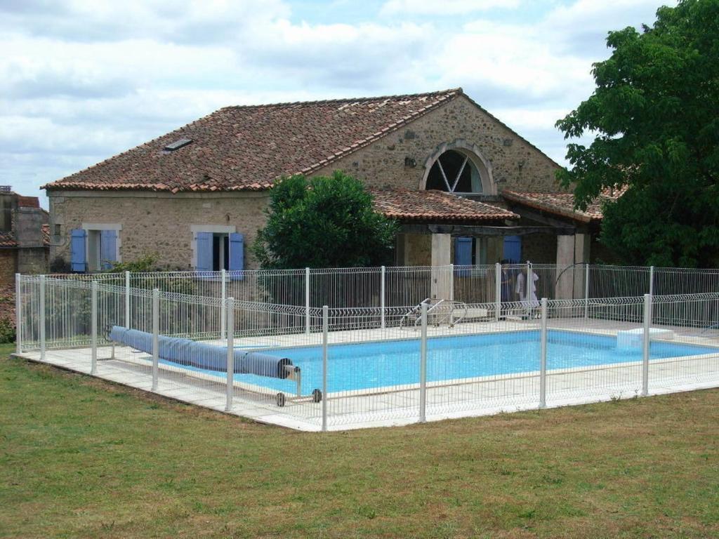 Maison de vacances Gîte Charras, 5 pièces, 6 personnes - FR-1-653-7 17, rue Saint Vivien Le Bourg, 16380 Charras