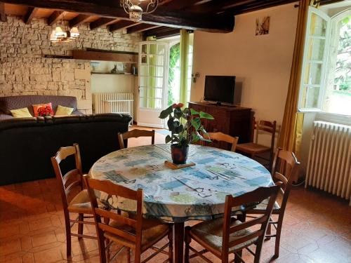 Gîte Chassors, 4 pièces, 5 personnes - FR-1-653-146 Chassors france