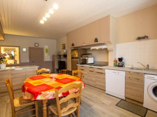 Maison de vacances Gîte Cornille, 3 pièces, 4 personnes - FR-1-616-183 Fromental Cornille