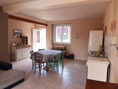 Maison de vacances Gîte cosy 6 à 8 personnes 365 rue du bourg Buffières