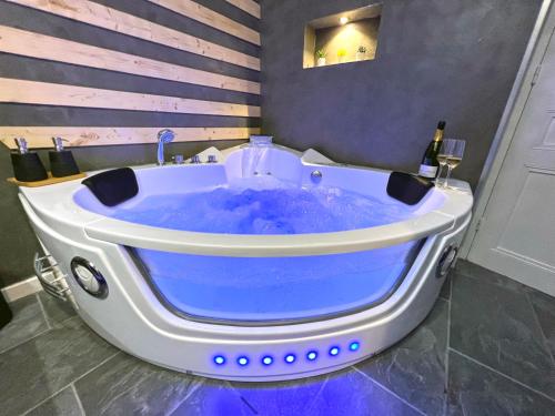 Gîte cosy avec Jacuzzi classé 3 étoiles Poncin france