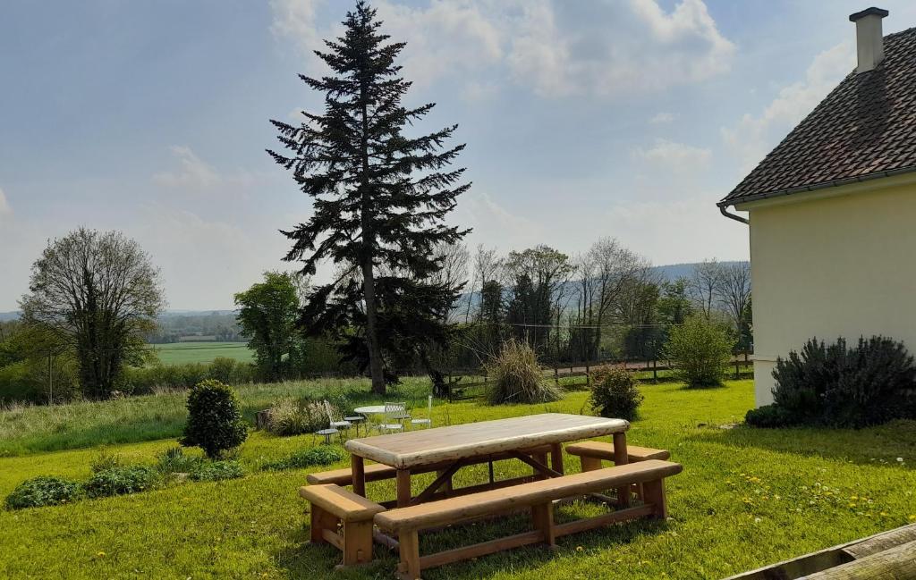 Maison de vacances Gîte Cottage chaleureux en pleine campagne vue sur les Monts et Forêts et le château de Carrouges L'Augrumière Sud, 61320 Carrouges