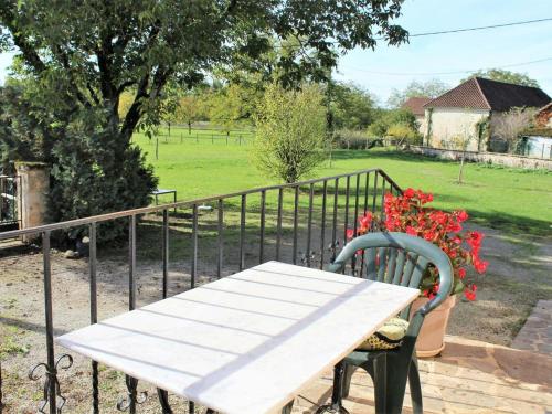 Gîte Coulaures, 4 pièces, 5 personnes - FR-1-616-15 Coulaures france