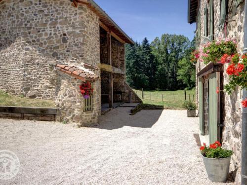 Maison de vacances Gîte Croizet-sur-Gand, 7 pièces, 12 personnes - FR-1-496-25 Jarret Croizet-sur-Gand