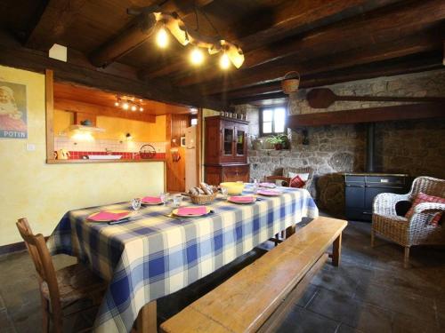 Maison de vacances Gîte Cubelles, 5 pièces, 10 personnes - FR-1-582-218 La Loubeyre Cubelles