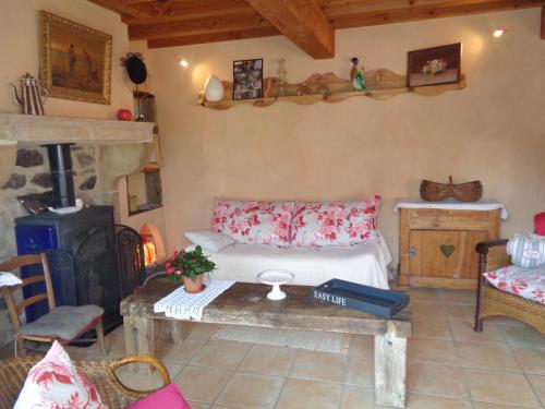 Maison de vacances Gîte Cuinzier, 3 pièces, 4 personnes - FR-1-496-183 Le bourg Cuinzier