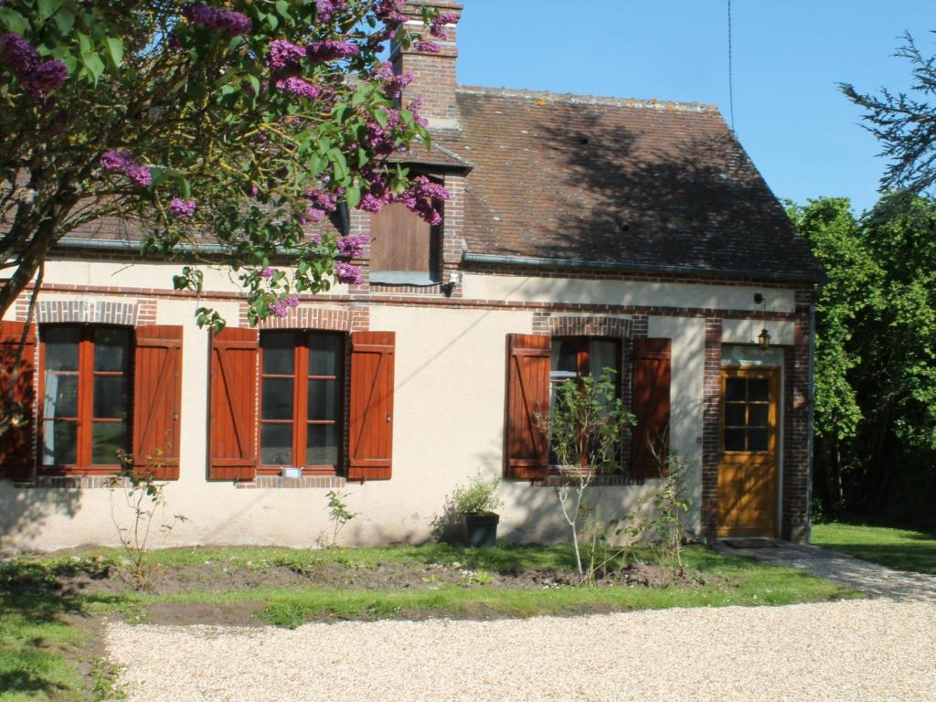 Maison de vacances Gîte Dampierre-sur-Avre, 3 pièces, 4 personnes - FR-1-581-58 1 chemin dit du pressoir Le Plessis, 28350 Dampierre-sur-Avre
