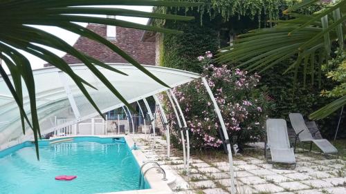 Gite de 6 à 14 pers avec Piscine-Jacuzzi- Salle des fêtes Bastanès france