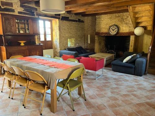 Maison de vacances Gîte de caractère avec piscine en Dordogne Marcillac Capelou