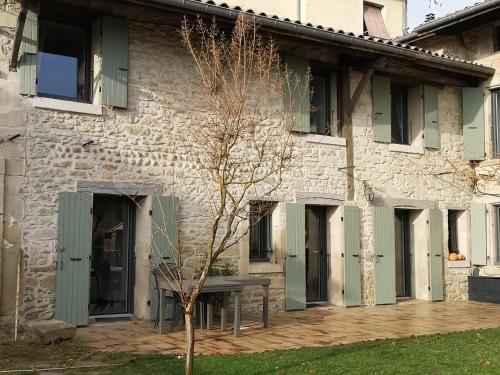 Gîte de caractère en pierre dans la Drôme 3 chambres Génissieux france