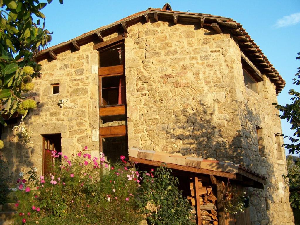 Maisons de vacances Gîte de Chapelèche Les Châtaigniers Chapelèche, 07190 Gluiras