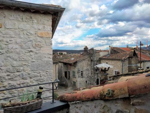 Appartement Gîte de charme au coeur de Ruoms avec terrasse 27 Rue J d'Arc Ruoms