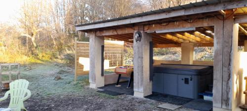 Gîte de charme avec jacuzzi étang babyfoot et rivière Belonchamp france