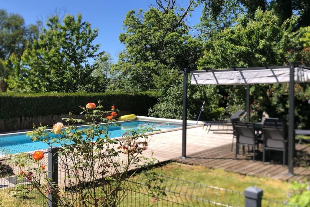Maisons de vacances Gîte de charme en Dordogne avec Piscine chauffée Les Valades, 24630 Jumilhac-le-Grand