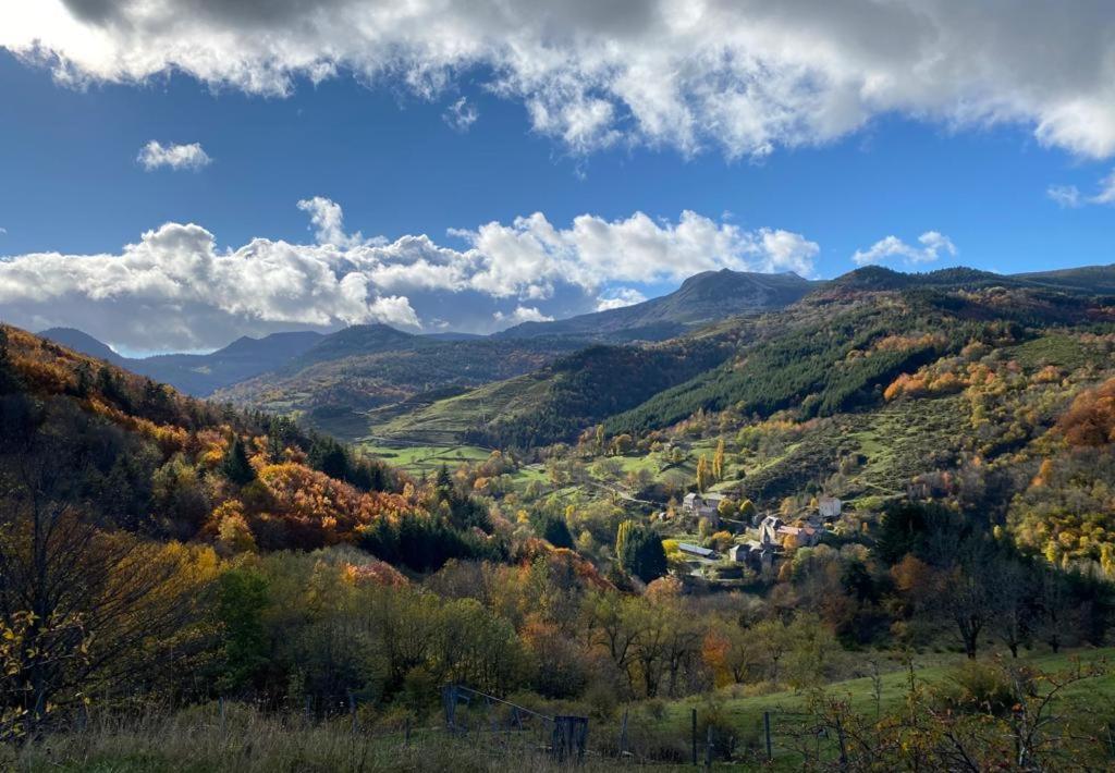 Maisons de vacances Gîte de charme en plein cœur de l’Ardèche verte La Garré, 07310 La Rochette