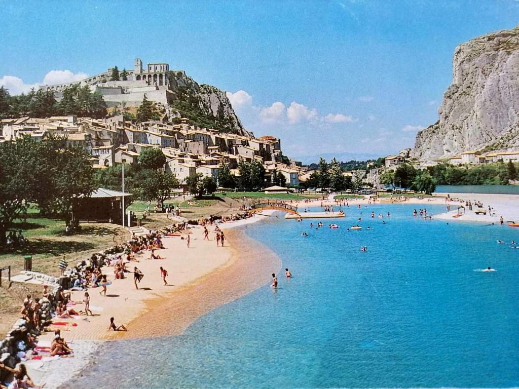 Maison de vacances Gîte de charme le val Mellis classé 3 étoiles dans la douceur provençale 77 Montée du Château, 04200 Vaumeilh