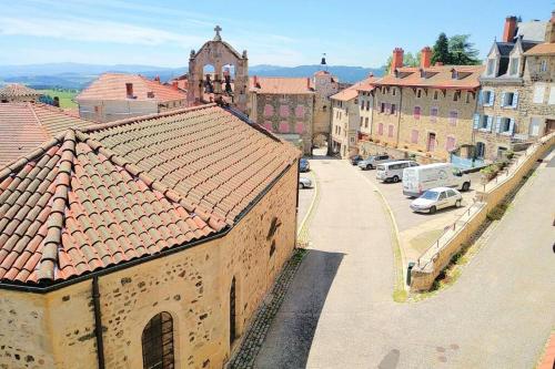 Gîte de la chapelle, au coeur de la cité médiévale Allègre france