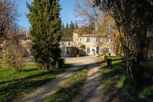 Appartement gîte de La Fenière mas Médaille Route de Cazeneuve À Rigaudon Arles