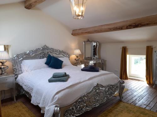 Maison de vacances Gite de luxe 6 chambres (12 personnes) avec piscine privée et chaufée 30 Chemin des Romains Saint-Martin-de-la-Coudre