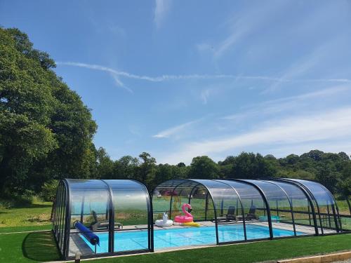 Gîte de Maner Ster - Piscine - Spa - Aire de Jeux Cléden-Poher france