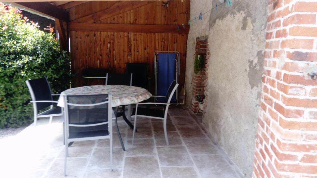 Maison de vacances Gite de Marcureau 1, passage de Marcureau, 03500 Louchy-Montfand