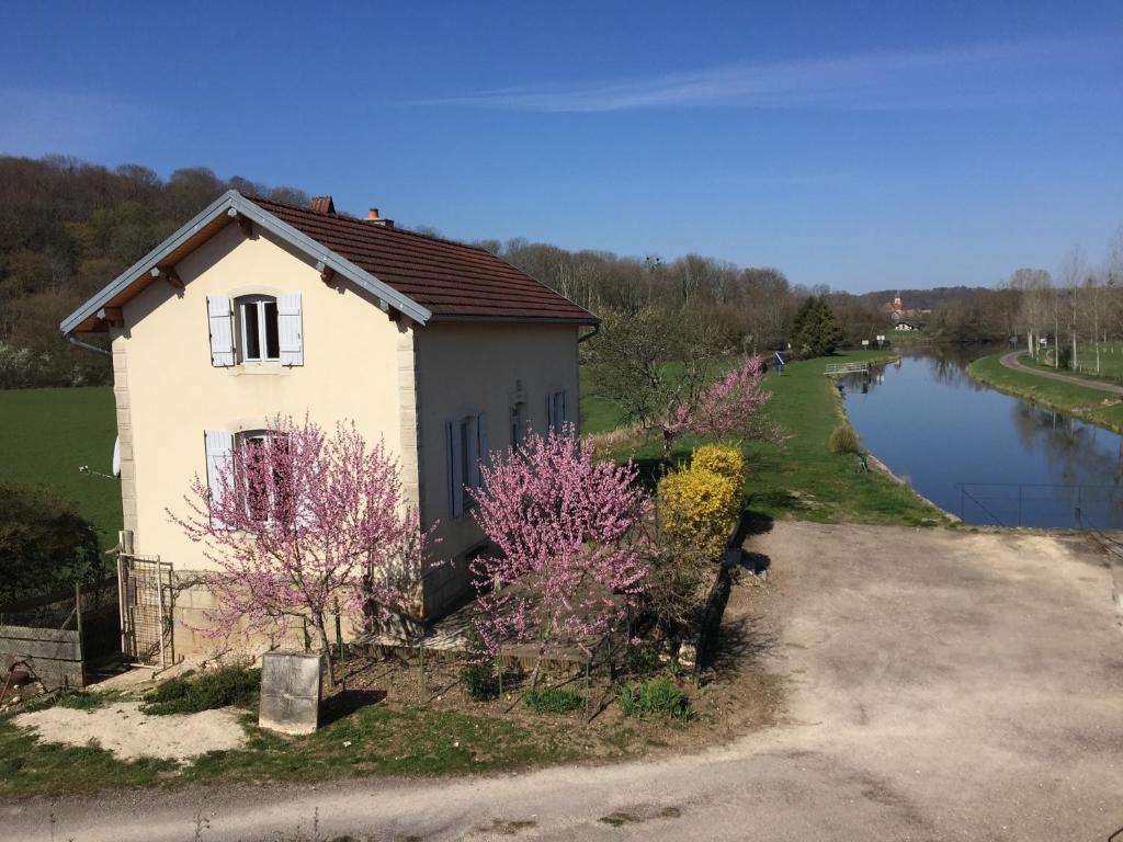 Maison de vacances GITE DE PÊCHE A L'ECLUSE Ecluse de Soing, 70130 Charentenay