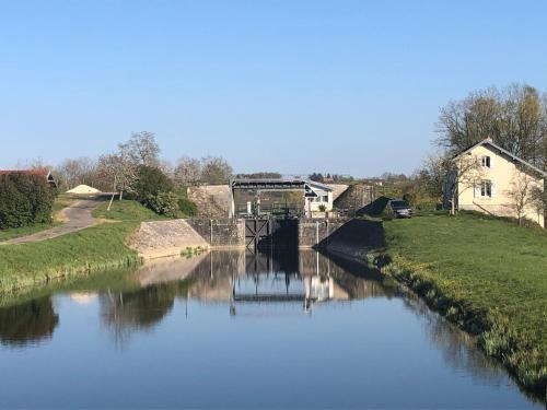 GITE DE PÊCHE A L'ECLUSE Charentenay france