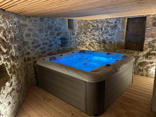 Gite Del Mas, nature et jacuzzi Maleville france