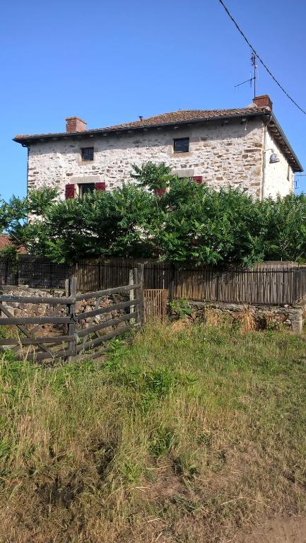 Maison de vacances gite des pradelles Bessaguet bussiere boffy, 87330 Bussière-Boffy