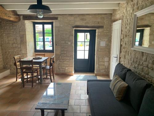 Appartement GÎte des Ruches - Peaceful & Homely with shared pool 12 Rue du Grand Puits Secheboue Chives