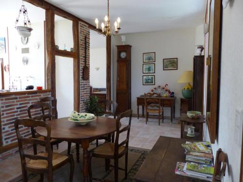 Gîte Dompierre-sur-Besbre, 4 pièces, 6 personnes - FR-1-489-112 Dompierre-sur-Besbre france