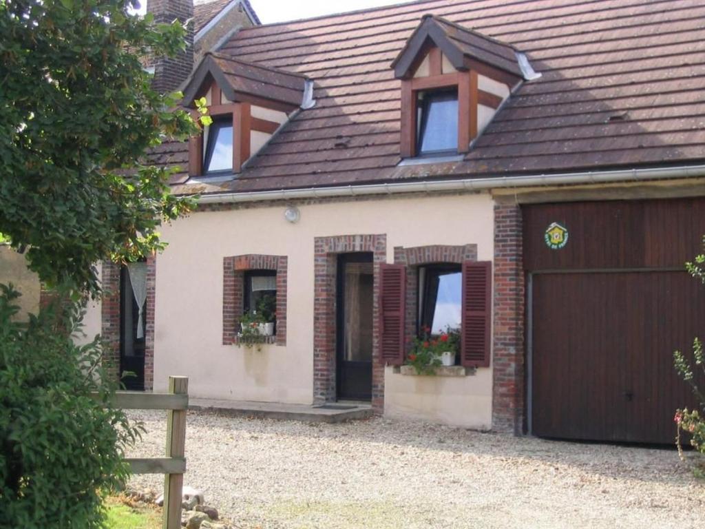 Maison de vacances Gîte Douchy-Montcorbon-Douchy, 5 pièces, 7 personnes - FR-1-590-49 Les Pierrons, 45220 Douchy