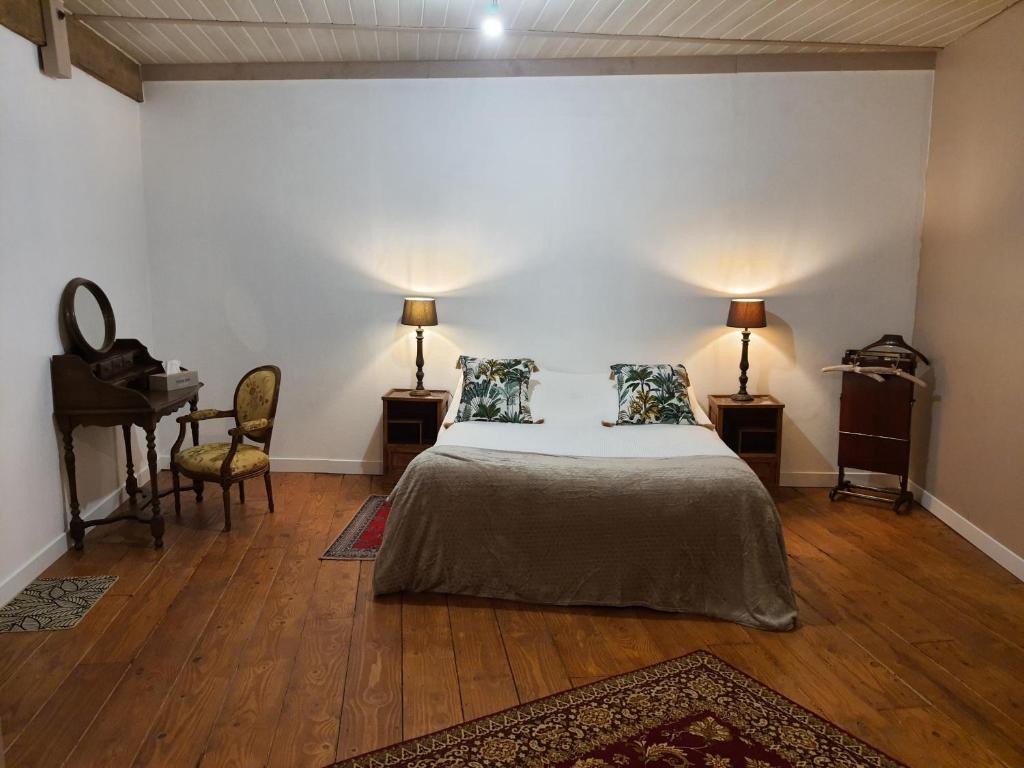 Maison de vacances Gîte du château au pied de Cognac Rue de l'abreuvoir Champblanc, 16370 Cherves-de-Cognac