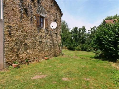 Maison de vacances Gite du Château avec piscine intérieure privative lieu dit sous lourdon Lournand