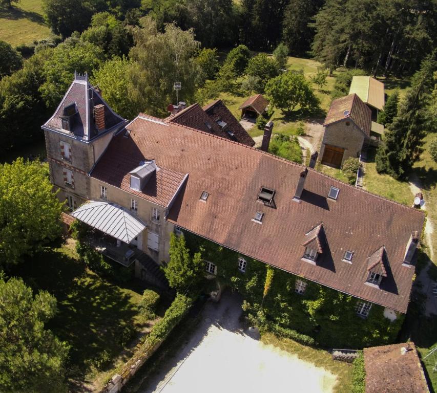 Maison de vacances Gîte du château de Feschaux, Jura 91 chemin des Platanes, 39570 Villeneuve-sous-Pymont