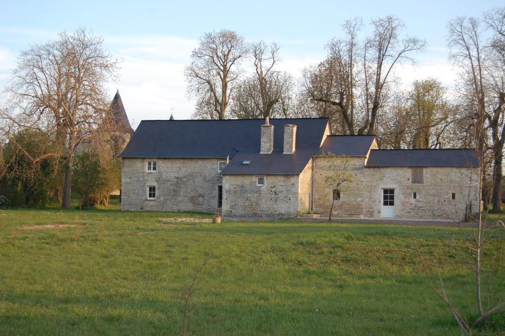 Maison de vacances Gite du chateau Péré en foret, chateau de Péré 15,17 rue du chateau, 79360 Marigny
