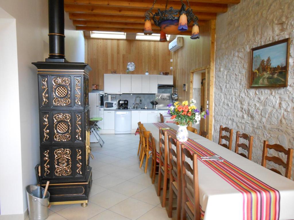 Maison de vacances Gite du Cret HOTONNES 36 Rue du Cet, 01260 Hotonnes