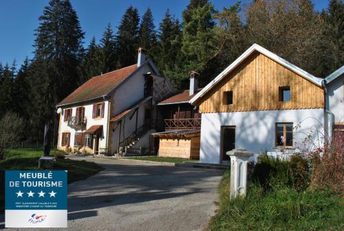 Gîte du Fourpéret-Parc Naturel du Haut-Jura Longevilles-Mont-dʼOr france