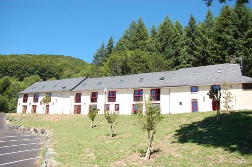 Gîte du Haut Cantal - Appartements meublés avec kitchenette et chambres sans kitchenette Condat france