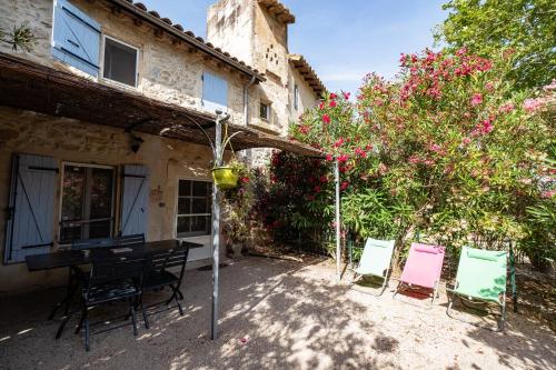 Maison de vacances gîte du Pigeonnier Mas Médaille route de Cazeneuve à Rigaudon Mas Medaille Arles