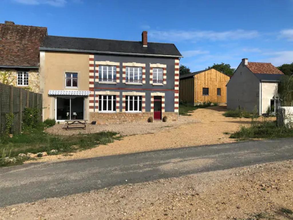 Maison de vacances Gîte du poussin bleu Le Tuffeau, 72500 Chenu